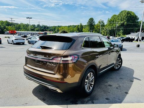 Used 2022 Lincoln Nautilus FWD w/ Premium Package image 4