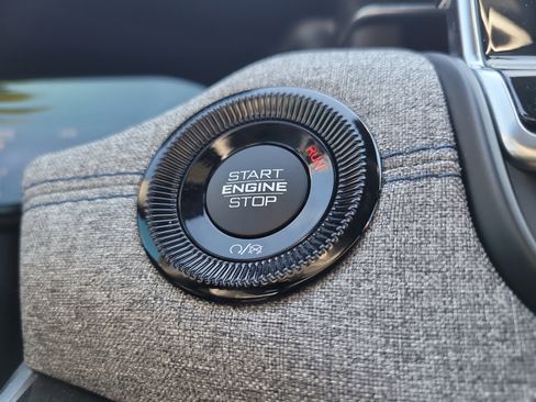 Used 2025 Jeep Compass Sport image 27