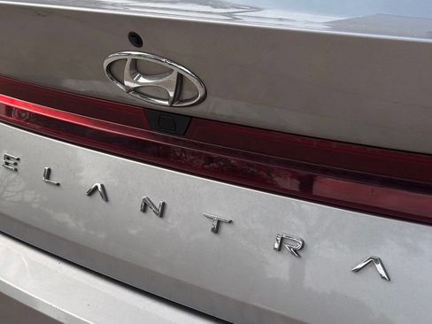 Used 2021 Hyundai Elantra SEL FWD image 13