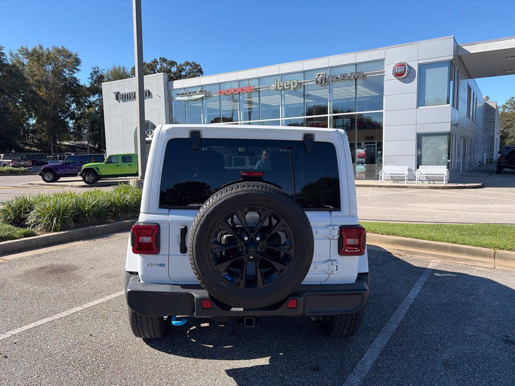 Used 2023 Jeep Wrangler Unlimited Sahara AWD/4WD image 6