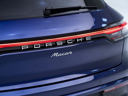Certified 2026 Porsche Macan AWD/4WD image 13