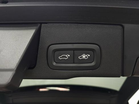 Certified 2025 Volvo XC60 B5 Plus AWD/4WD image 9