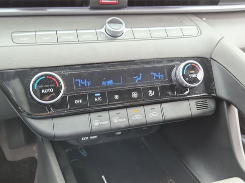 Used 2024 Hyundai Elantra SEL image 20