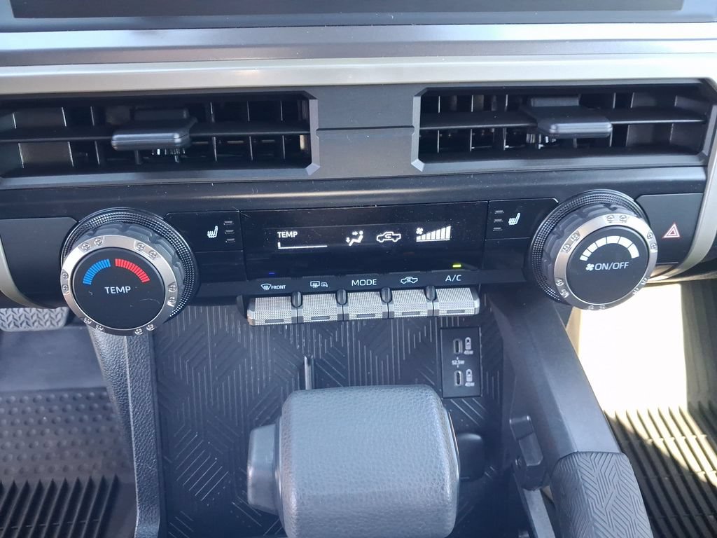 Used 2025 Toyota Tacoma SR5 AWD/4WD image 16