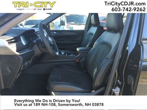 New 2025 Jeep Grand Cherokee Altitude image 9