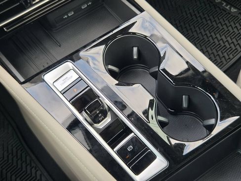New 2026 Volkswagen Atlas SE FWD image 18