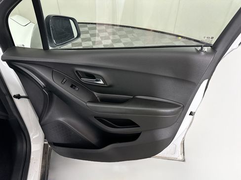 Used 2022 Chevrolet Trax LS w/ Tint and Cruise Package FWD image 29