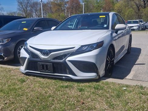 Used 2022 Toyota Camry XSE image 3