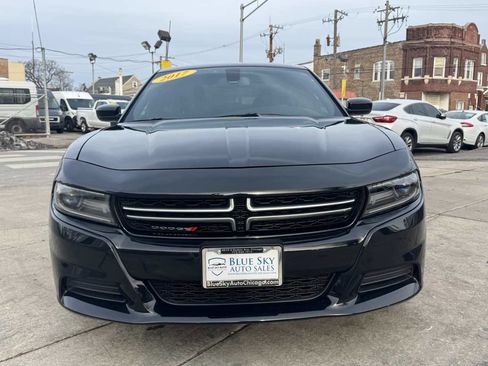 Used 2017 Dodge Charger SE image 2