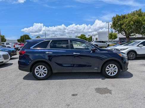 Used 2019 Kia Sorento AWD w/ LX Convenience Package image 3