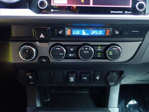 Used 2022 Toyota Tacoma TRD Off-Road w/ TRD Premium Off Road Package AWD/4WD image 19