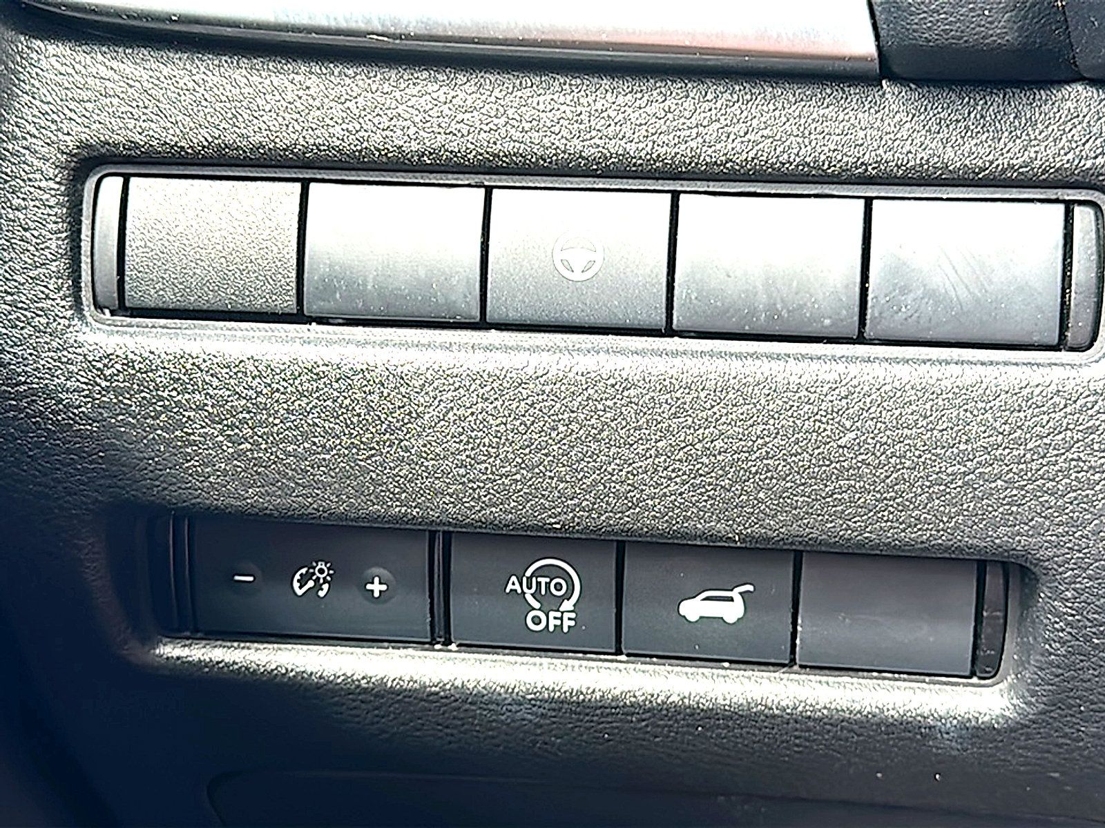 Used 2025 Nissan Rogue SV FWD image 37