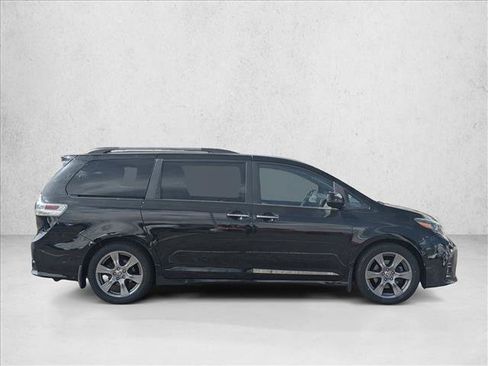 Used 2018 Toyota Sienna SE Premium image 4