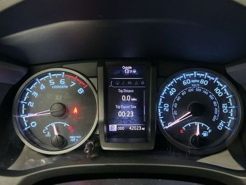 Certified 2017 Toyota Tacoma TRD Off-Road image 11