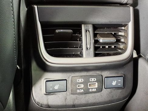 Used 2025 Subaru Outback Limited AWD/4WD image 11
