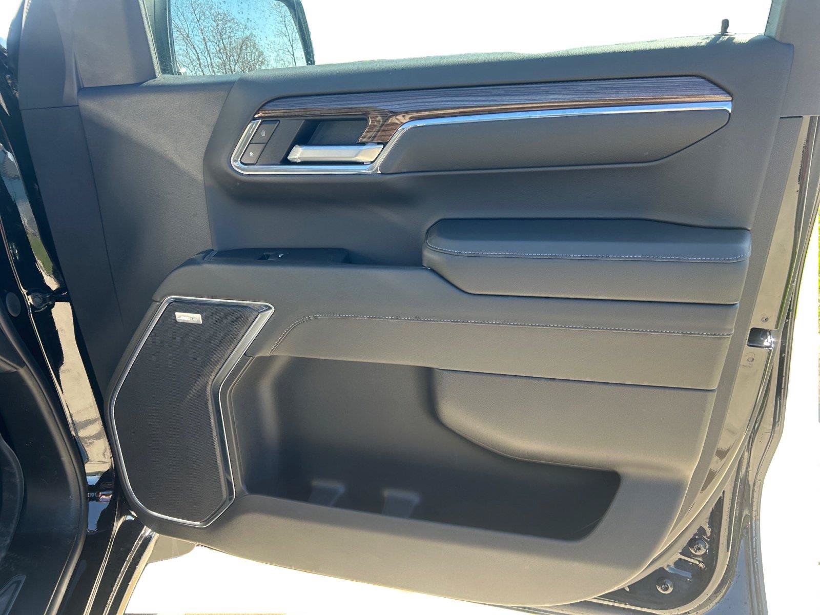 Used 2024 Chevrolet Silverado 1500 LT Trail Boss w/ Convenience Package II AWD/4WD image 20