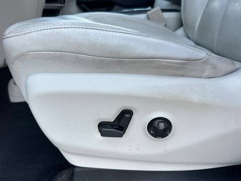 Used 2018 Chrysler Pacifica Touring-L Plus FWD image 13