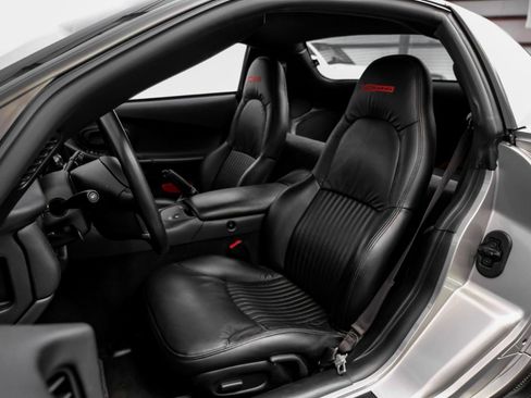 Used 2004 Chevrolet Corvette Z06 w/ Memory Package RWD image 4