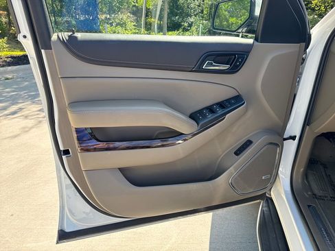 Used 2019 GMC Yukon SLT w/ Open Road Package AWD/4WD image 13