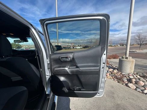 Used 2021 Toyota Tacoma TRD Sport image 15