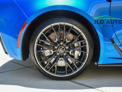 Used 2015 Chevrolet Corvette Z06 w/ 3LZ Preferred Equipment Group RWD image 32