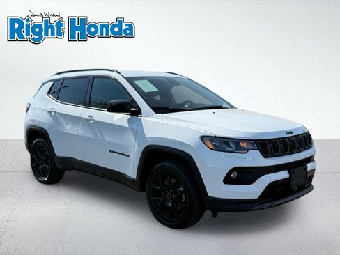 Used 2025 Jeep Compass Latitude w/ Convenience Group AWD/4WD image 10