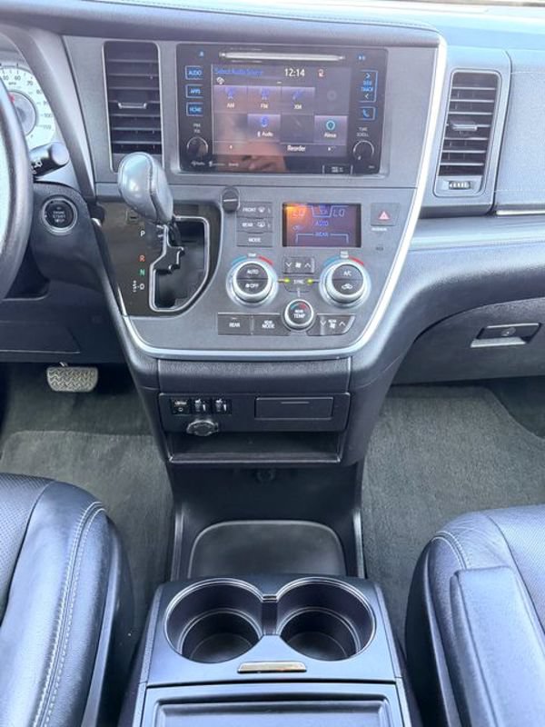 Used 2017 Toyota Sienna SE w/ SE Preferred Package FWD image 36