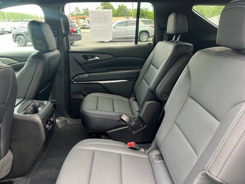 Used 2026 Chevrolet Traverse LT FWD image 8