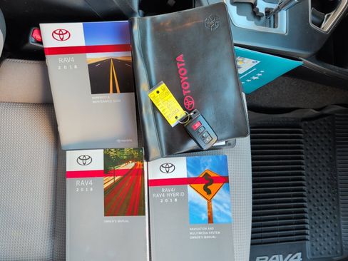 Used 2018 Toyota RAV4 XLE image 38