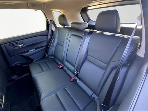 Used 2025 Nissan Rogue SL w/ Tech Package image 25