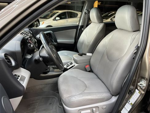 Used 2009 Toyota RAV4 Limited image 13