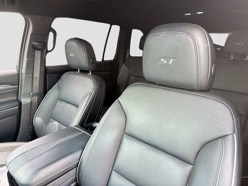 Used 2025 Buick Enclave Sport Touring w/ Power Package FWD image 13