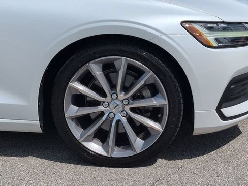 Used 2019 Volvo S60 T5 Momentum w/ Premium Package FWD image 11