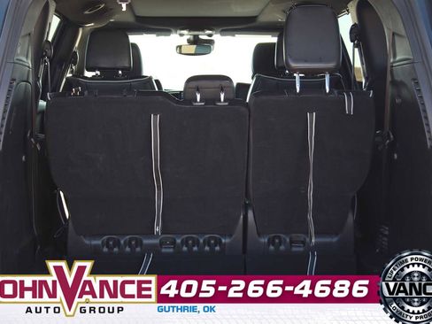 Used 2025 Chrysler Pacifica Limited image 11