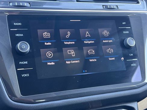 Certified 2022 Volkswagen Tiguan SE image 13