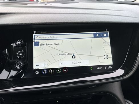 Used 2023 Buick Envision Avenir image 10