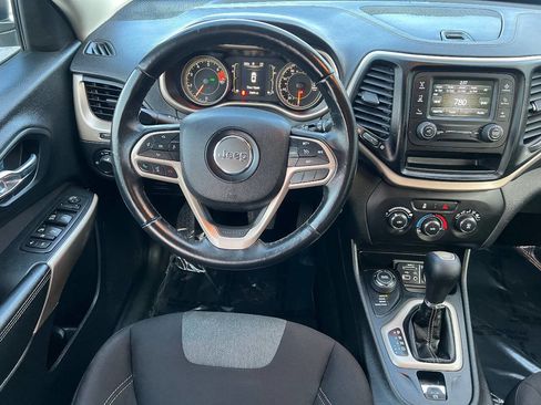 Used 2017 Jeep Cherokee Sport image 28