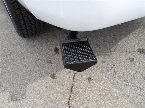 Used 2018 RAM 1500 Express image 25