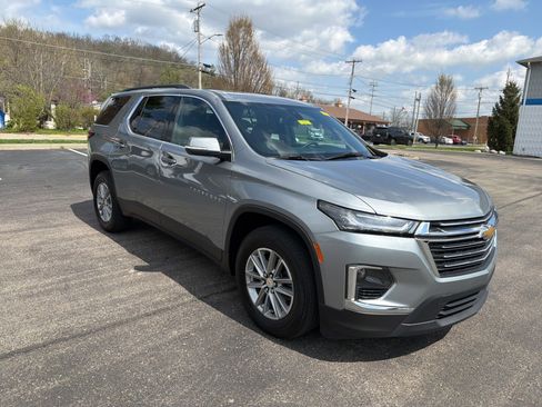 Used 2023 Chevrolet Traverse LT image 7
