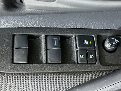 Used 2022 Toyota Corolla LE image 14