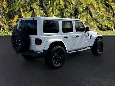 Used 2018 Jeep Wrangler Unlimited Sahara AWD/4WD image 4