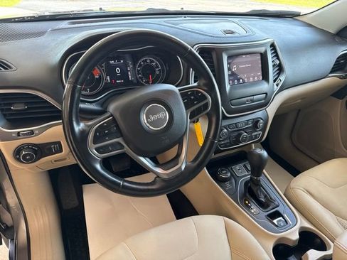 Used 2019 Jeep Cherokee Latitude w/ Cold Weather Group AWD/4WD image 13