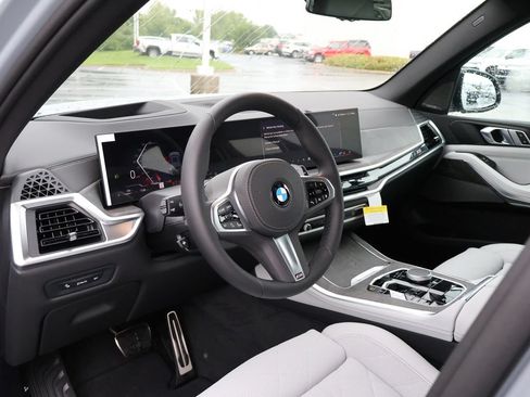 New 2026 BMW X5 xDrive40i w/ M Sport Package AWD/4WD image 3