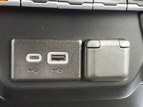 Used 2021 Chevrolet Silverado 1500 LT image 22