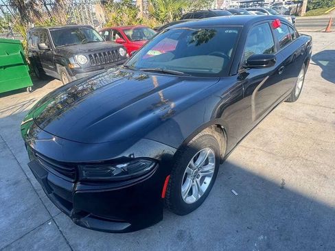 Used 2022 Dodge Charger SXT RWD image 2