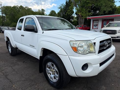 Used 2009 Toyota Tacoma PreRunner RWD image 3