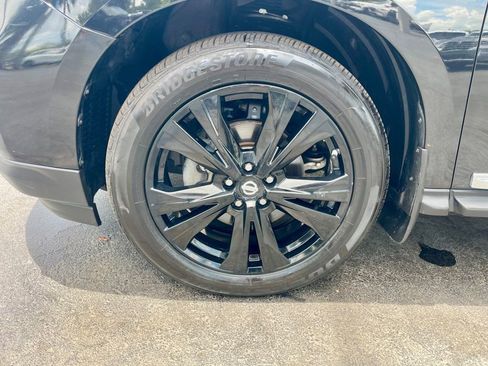 Used 2017 Nissan Pathfinder Platinum w/ Midnight Edition Package FWD image 19