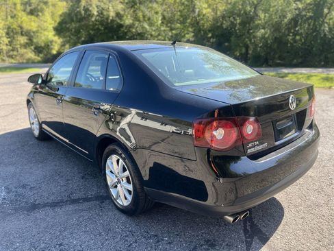 Used 2010 Volkswagen Jetta Limited Edition image 7