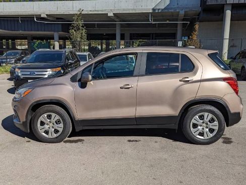 Used 2018 Chevrolet Trax LS FWD image 10
