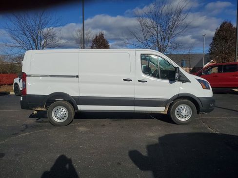 New 2026 Ford Transit 250 Low Roof AWD image 32